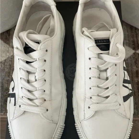 Versace, Men’s Logo Leather - Picture 2 of 11